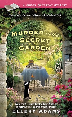 Murder in the Secret Garden (A Book Retreat Mystery, Band 3) von BERKLEY