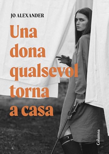Una dona qualsevol torna a casa (Clàssica) von Columna CAT