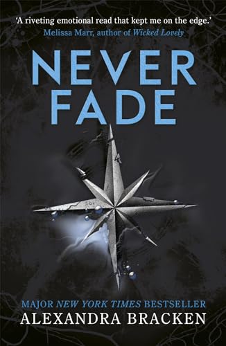 Never Fade: Book Two in the heart-stopping dystopian series from the bestselling author of LORE (A Darkest Minds Novel) von Hachette Children's Book