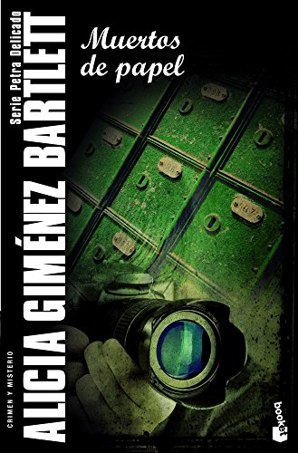 Muertos de papel: Serie Petra Delicado (Crimen y misterio, Band 4)