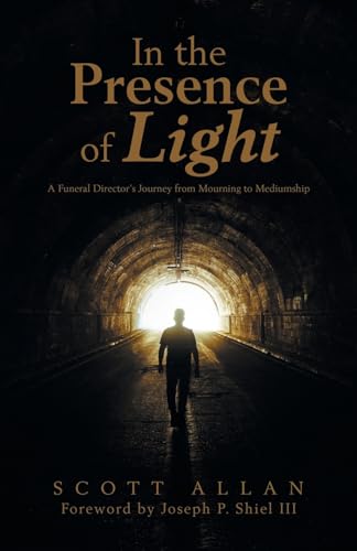 In the Presence of Light: A Funeral Director’s Journey from Mourning to Mediumship von Balboa Press