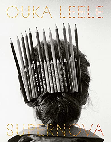 Ouka Lele. Supernova.: Fotografías y dibujos. La galaxia de Bárbara Allende. (Libros de autor.) von La Fabrica Editorial