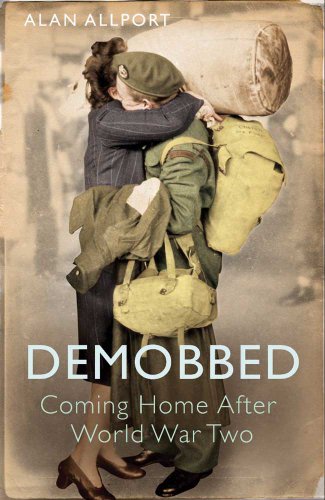 Demobbed: Coming Home After World War Two: Coming Home After the Second World War von Yale University Press