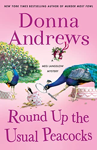Round Up the Usual Peacocks (Meg Langslow Mysteries, 31) von Minotaur Books