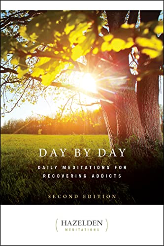 Day by Day: Daily Meditations for Recovering Addicts, Second Edition (Hazelden Meditations) von Hazelden Publishing