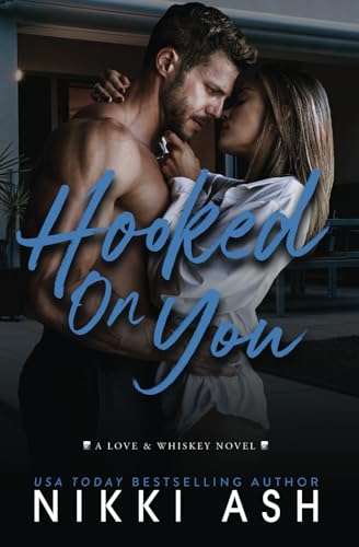 Hooked on You: A Single Dad Meets a Struggling Single Mom, Age Gap, Nanny Romance (Love & Whiskey, Band 2) von Nikki Ash