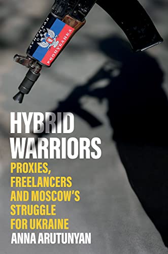 Hybrid Warriors: Proxies, Freelancers and Moscow's Struggle for Ukraine von C Hurst & Co Publishers Ltd