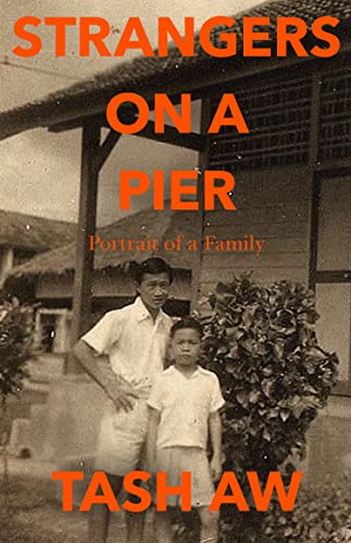 Strangers on a Pier: Portrait of a Family von HARPER COLLINS