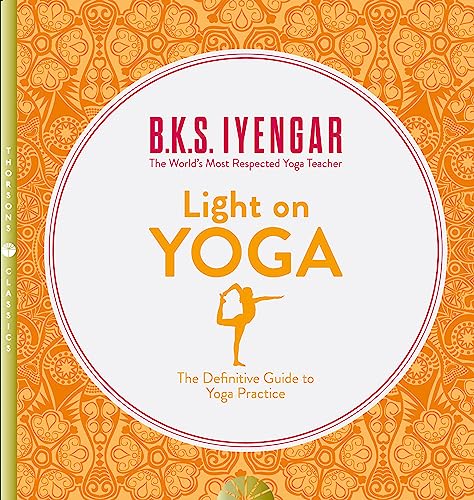 Light on Yoga: The Definitive Guide to Yoga Practice von Thorsons