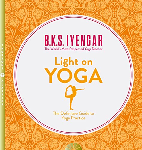 Light on Yoga: The Definitive Guide to Yoga Practice von Thorsons