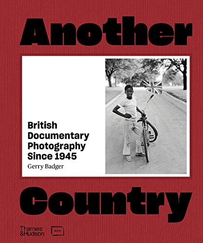 Another Country: British Documentary Photography Since 1945 von Thames & Hudson