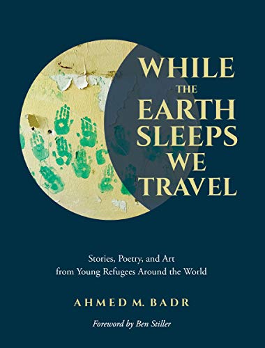 While the Earth Sleeps We Travel: Stories, Poetry, and Art from Young Refugees Around the World von Andrews McMeel Publishing