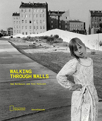 Walking Through Walls (Arte contemporanea)