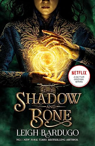 Shadow and Bone: A Netflix Original Series: Book 1 von Hachette Children's Book