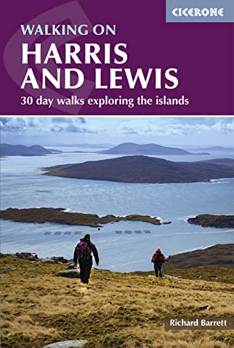 Walking on Harris and Lewis: 30 day walks exploring the islands (Cicerone guidebooks) von Cicerone Press Limited