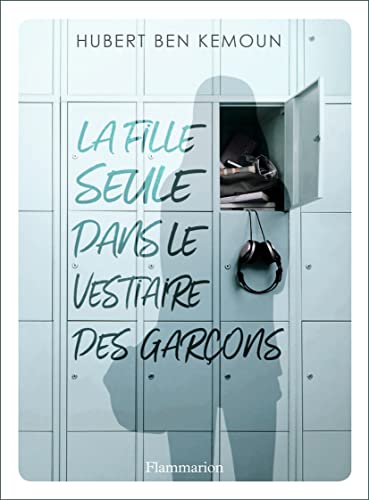 La fille seule dans le vestiaire des garcons