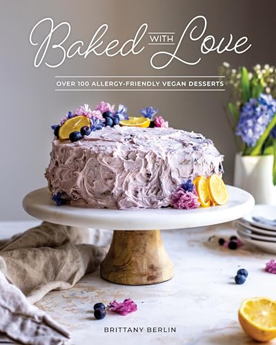 Baked with Love: Over 100 Allergy-Friendly Vegan Desserts von Victory Belt Publishing
