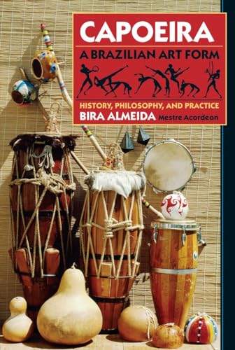 Capoeira: A Brazilian Art Form: History, Philosophy, and Practice von Blue Snake Books