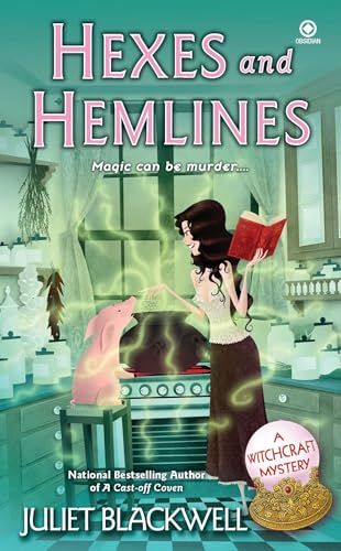 Hexes and Hemlines: A Witchcraft Mystery von BERKLEY