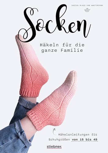 Socken häkeln für die ganze Familie. Modern und locker: 10 Häkelanleitungen für Socken mit Motiven von Katzenaugen- bis Gürteltier-Muster. Mit praktischer Sockentabelle für die Größen 15 bis 49 von Stiebner Verlag GmbH