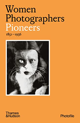 Women Photographers: Pioneers 1851-1936 (Photofile)