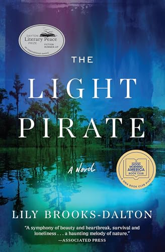 The Light Pirate: GMA Book Club Selection von Grand Central Publishing