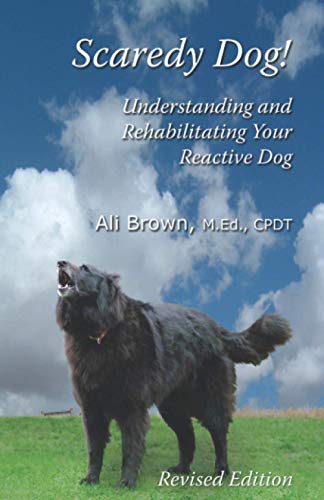 Scaredy Dog!: Understanding & Rehabilitating Your Reactive Dog: Understanding and Rehabilitating Your Reactive Dog von Dogwise Publishing