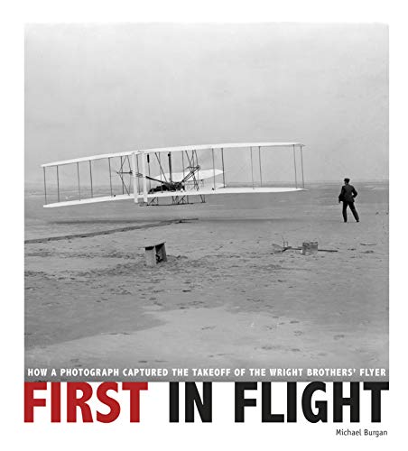 First in Flight: How a Photograph Captured the Takeoff of the Wright Brothers' Flyer (Captured History) von Compass Point Books