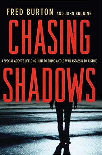 Chasing Shadows: A Special Agent's Lifelong Hunt to Bring a Cold War Assassin to Justice von St. Martin's Griffin