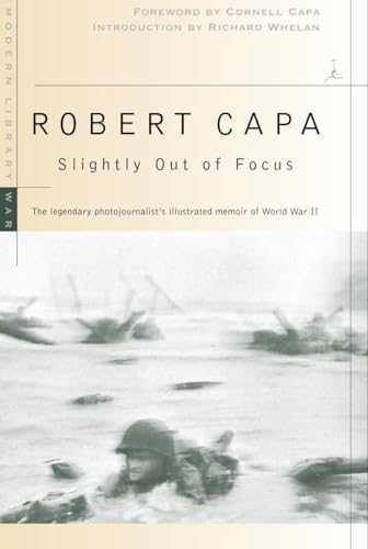 Slightly Out of Focus: The Legendary Photojournalist's Illustrated Memoir of World War II (Modern Library War) von Modern Library