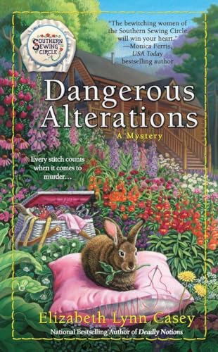 Dangerous Alterations (Southern Sewing Circle Mystery, Band 5) von BERKLEY