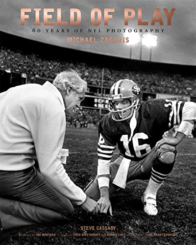 Field of Play: 60 Years of NFL Photography von Cameron & Company Inc