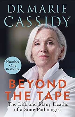 Beyond the Tape: The Life and Many Deaths of a State Pathologist von Hachette Books Ireland