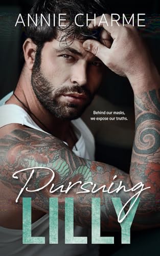 Pursuing Lilly: A Curvy Girl Age Gap Romance (The Sinful Secrets Series) von Chambre Rose Publishing