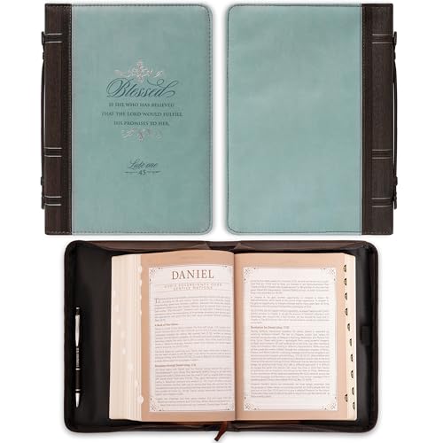 Christian Art Gifts Damenmode Bibelhülle Blessed is She Luke 1:45 Hellblau Kunstleder Groß Christian Art Gifts Damenmode Bibelhülle Blessed is She Luke 1:45 Hellblau Kunstleder Groß