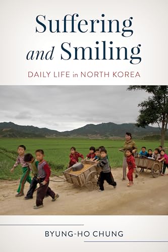 Suffering and Smiling: Daily Life in North Korea (Asian Voices) von Rowman & Littlefield Publishers
