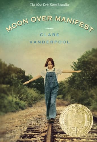 Moon Over Manifest: (Newbery Medal Winner) von Penguin