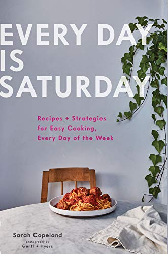 Every Day Is Saturday: Recipes + Strategies for Easy Cooking, Every Day of the Week von Chronicle Books
