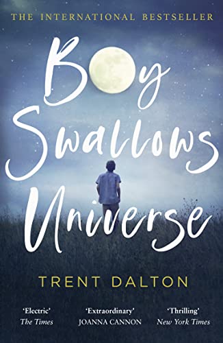 Boy Swallows Universe: The International Bestseller, now a major Netflix show von Harper Collins Publ. UK