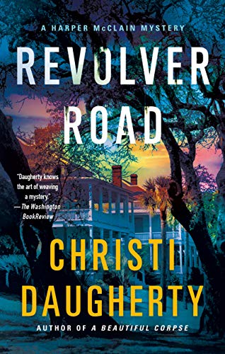 Revolver Road: A Harper McClain Mystery (Harper McClain Mysteries, 3, Band 3) von Minotaur Books