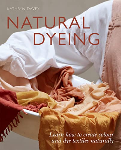 Natural Dyeing: Learn How to Create Color and Dye Textiles Naturally von Hardie Grant Books (UK)
