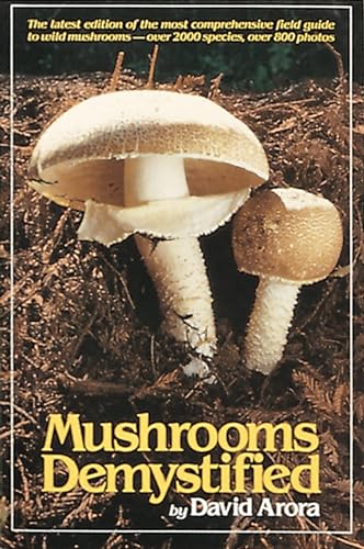 Mushrooms Demystified: A Comprehensive Guide to the Fleshy Fungi von Ten Speed Press