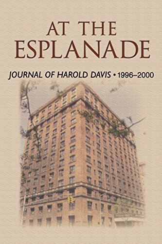 At the Esplanade: Journal of Harold Davis 1996-2000 von Old Orchard Street Press