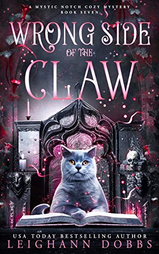 Wrong Side of the Claw (Mystic Notch Cozy Mystery Series, Band 7)