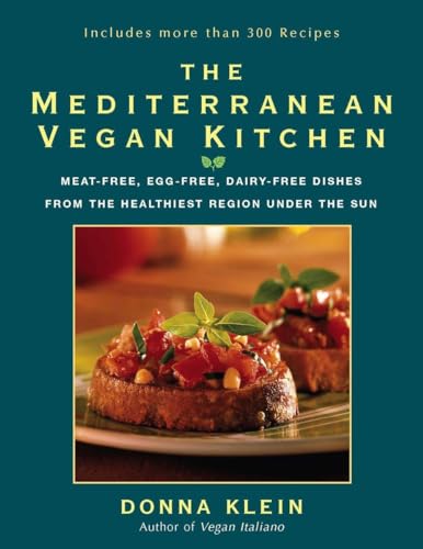 The Mediterranean Vegan Kitchen: Meat-Free, Egg-Free, Dairy-Free Dishes from the Healthiest Region Under the Sun: A Vegan Cookbook von HP Books
