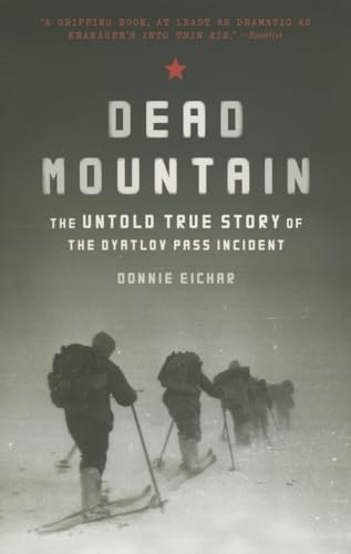 Dead Mountain: The Untold True Story of the Dyatlov Pass Incident von Chronicle Books