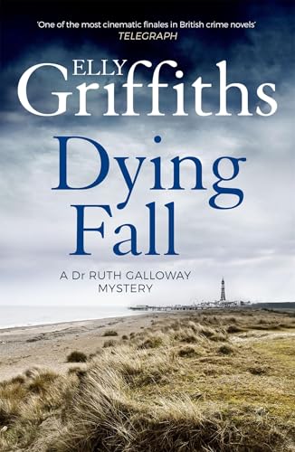 Dying Fall: A spooky, gripping read from a bestselling author (Dr Ruth Galloway Mysteries 5) (The Dr Ruth Galloway Mysteries) von Quercus