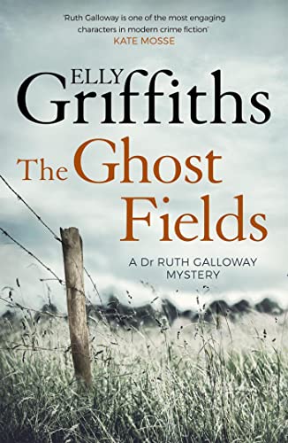 The Ghost Fields: The Dr Ruth Galloway Mysteries 7 von Quercus Publishing Plc