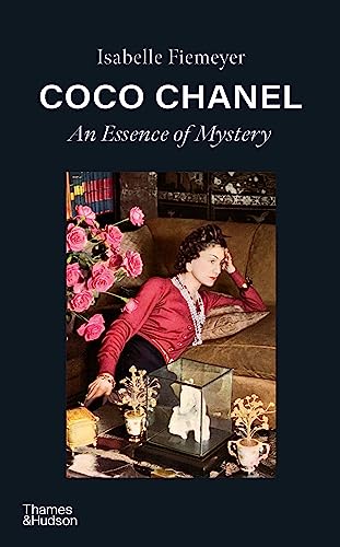 Coco Chanel: An Essence of Mystery von Thames & Hudson