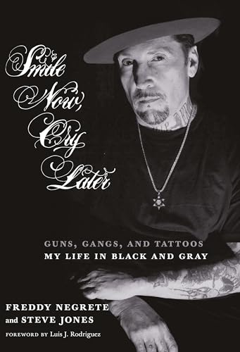 Smile Now, Cry Later: Guns, Gangs, and Tattoos-My Life in Black and Gray Smile Now, Cry Later: Guns, Gangs, and Tattoos-My Life in Black and Gray von Seven Stories Press